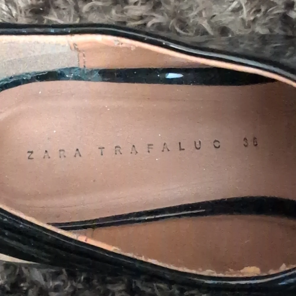 Like New Sleek Zara Black Patent Leather Oxfords